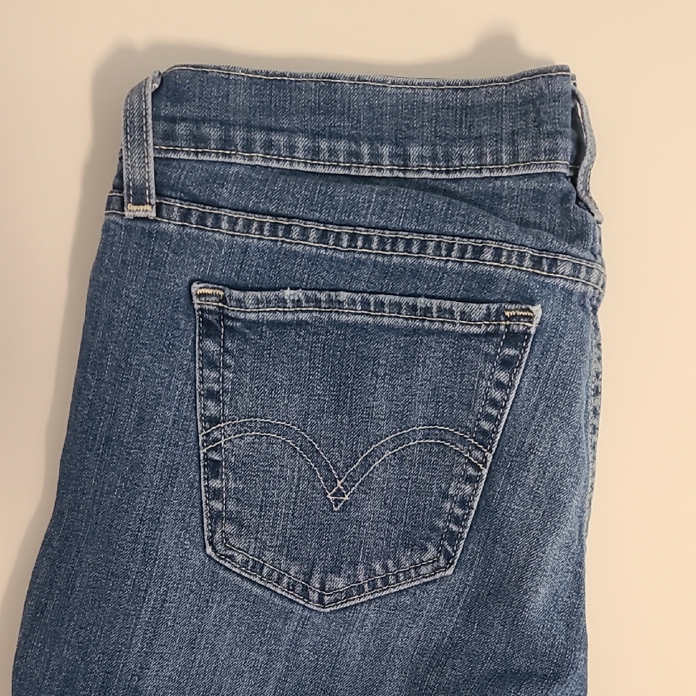 Levi's Women's Blue Jeans 414 Classic Straight - Picture 2 of 11